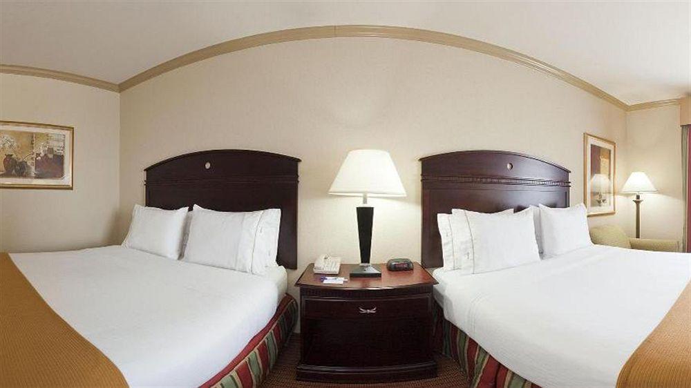 Holiday Inn Express & Suites Wharton By Ihg Extérieur photo