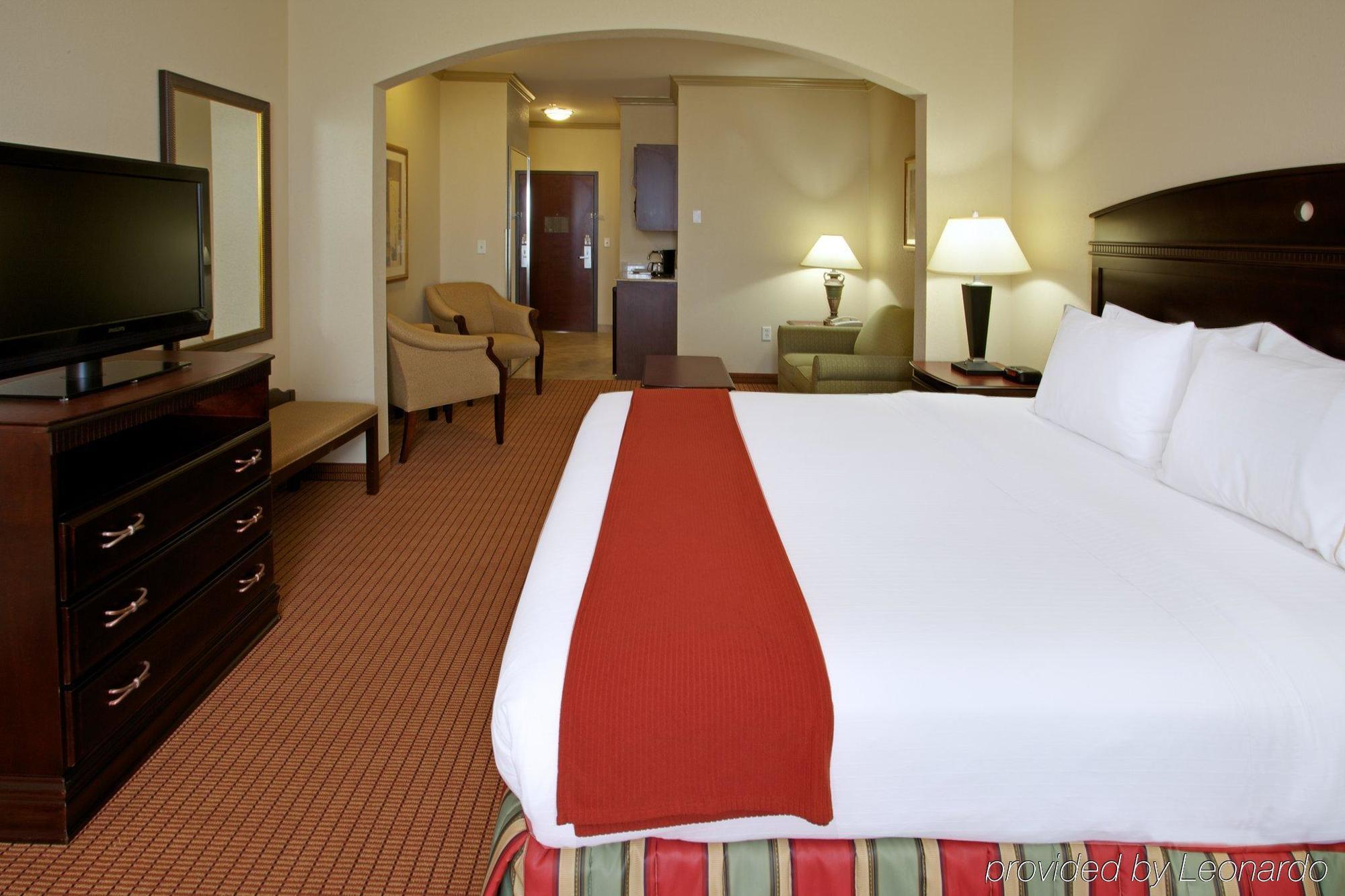 Holiday Inn Express & Suites Wharton By Ihg Chambre photo