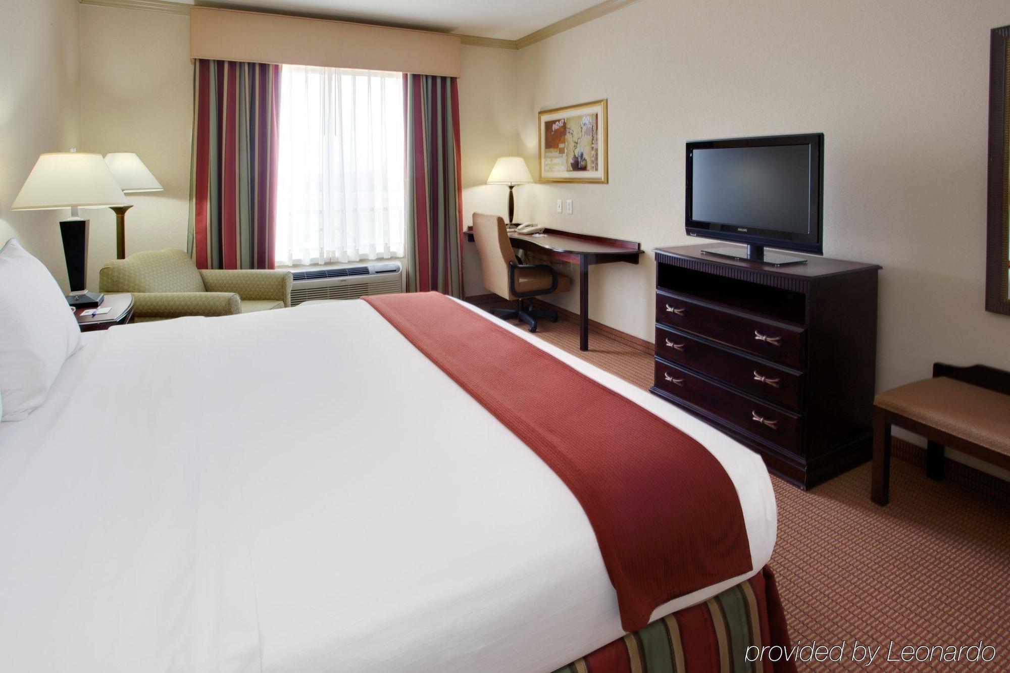 Holiday Inn Express & Suites Wharton By Ihg Chambre photo