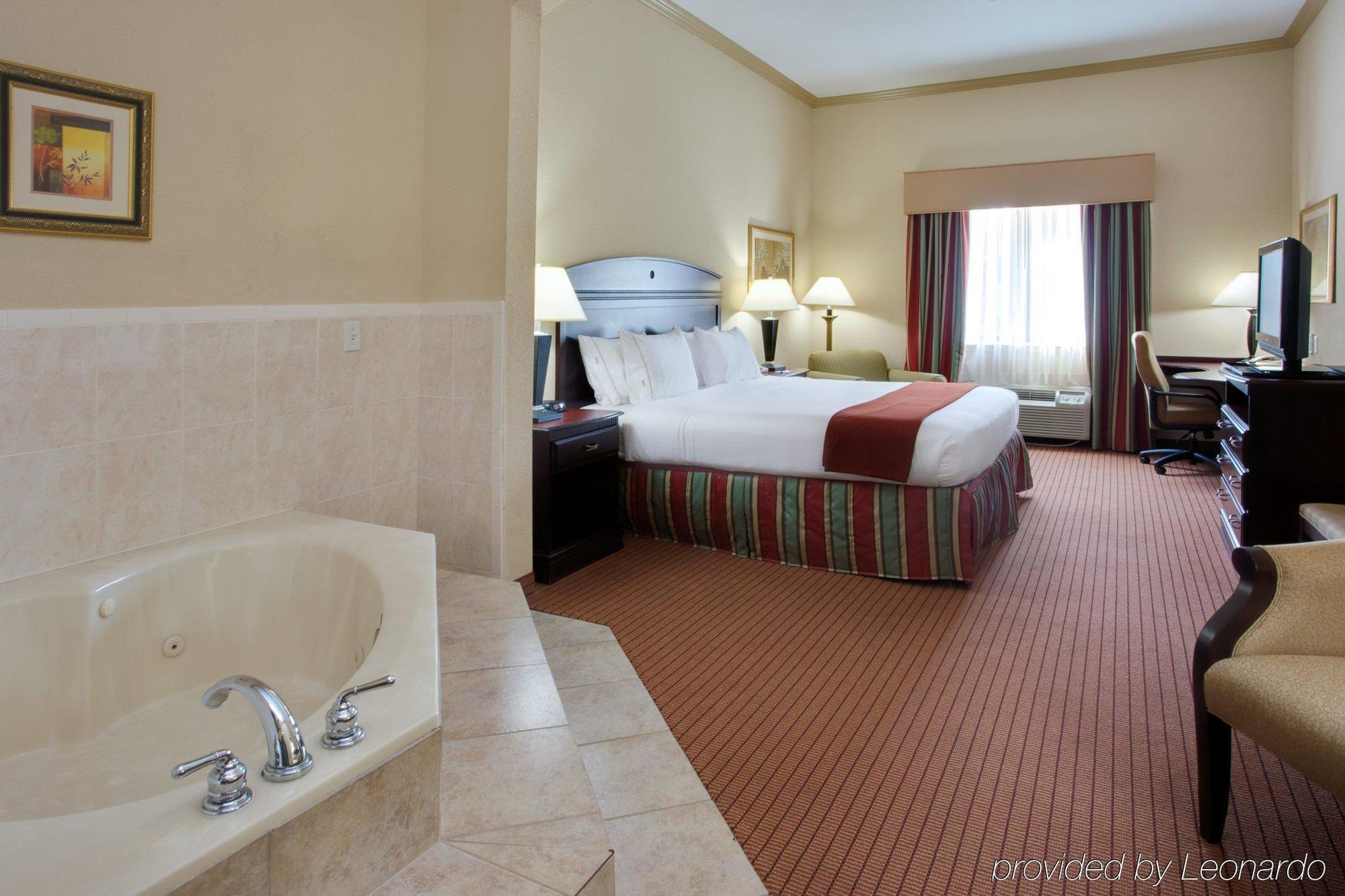 Holiday Inn Express & Suites Wharton By Ihg Chambre photo